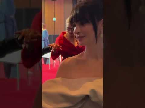 Thumbnail for Anne Hathaway Brought Back the Iconic Andy Sachs Bangs!