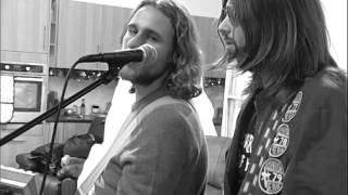 Et Tu Brucé - Pearly (Radio Edit) Black and White version