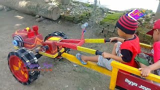 Download lagu DIY mini rice field tractor with complete wood material with crank start and cart mp3