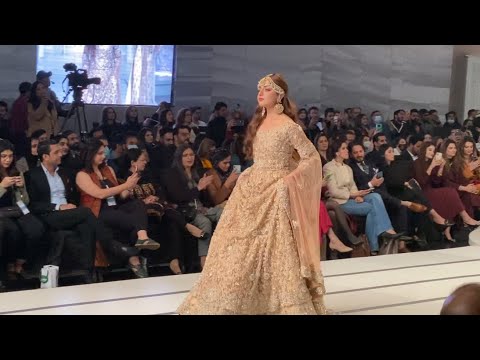 Alizeh Shah's Embarrassing Moment on the Ramp...
