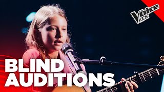 Martina IMPROVVISA “L’Isola Che Non C’è” di Edoardo Bennato | The Voice Kids Italy | Blind Auditions