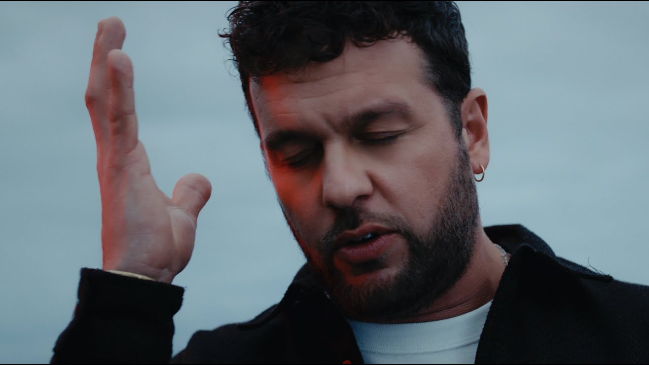 Lyrics & Translations of T’EN ALLER by Claudio Capéo | Popnable
