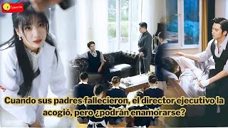 Cuando sus padres fallecieron, el director ejecutivo la acogió, pero ¿podrán enamorarse?