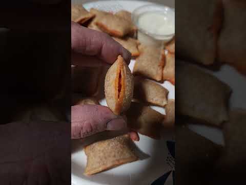 EVERYDAY HACKS...how to blow on a Tostino's Pizza Roll.