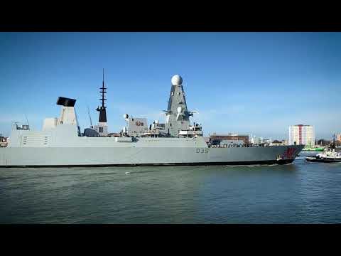 HMS Dragon enters Portsmouth for final time before entering major refit.