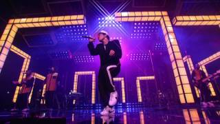 Video thumbnail of "Bruno Mars - Versace on the Floor (Billboard Music Awards 2017) [Live]"