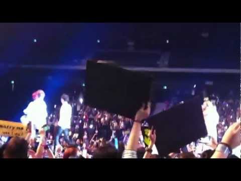 [FANCAM] 120811 Beauty&The beast Live in Macao @ beast (END)