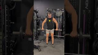 REMO AL MENTÓN CON BARRA