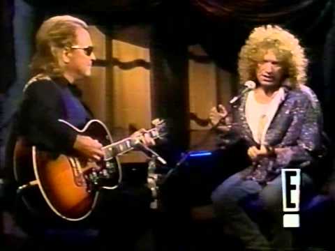 Mick Jones and Lou Gramm going acoustic