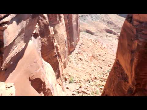 Jan Kaeding jumps the 200 ft. Rope Swing in Moab!