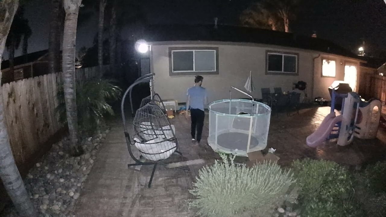 Arlo Essential Outdoor pan-tilt camera - Pan/tilt example - YouTube