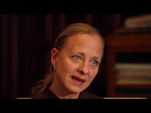 Vad är det som händer inne i skogen i en midsommarnattsdröm?