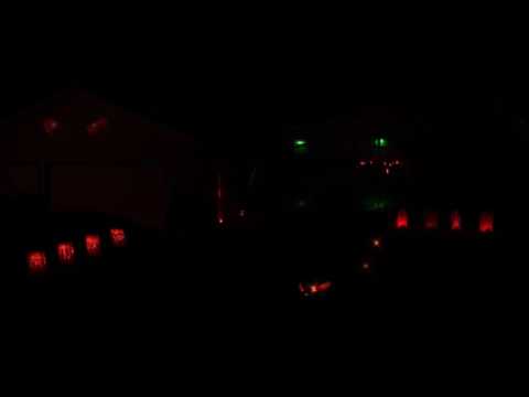 2015 Halloween Light Show - Thriller / Heads Will Roll - SnoMutt Lights
