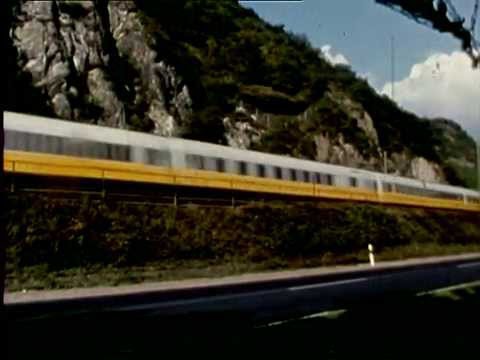 5-teiliger Lufthansa-Airport-Express und IC-79-Garnitur bei Bacharach, Herbst 1984