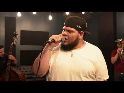 En El Radio Un Cochinero - Victor Cibrian (En Vivo)