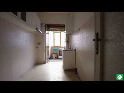 TRILOCALE, Via Arcinazzo Romano, luminoso piano medio con 2 balconi. Doppia esposizione