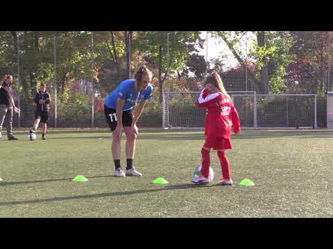 FFC-Mädchenfußballschule mit Laura Freigang und Sophia Kleinherne