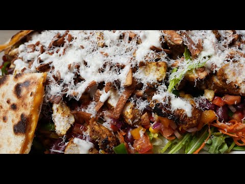 Quesadillas Explosion Salad fresh and full of colors. 炸玉米餅沙拉色彩清新