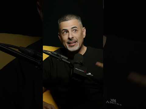 Creador de "Bichiyal" y no conoce a badbunny 🤔#moluscotv2 #moluscotv #nesty #lamentemaestra #shorts