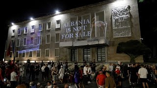 Flamingo-Revolution in Albanien: Bisher größter Protest gegen Trump-Luxus-Resort in Tirana