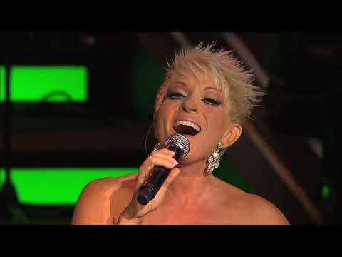 Yuri - La Felicidad (feat. Gualberto Castro) [En Vivo]