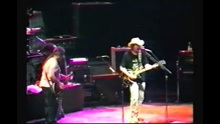 Neil Young &amp; Crazy Horse - Gateway Of Love