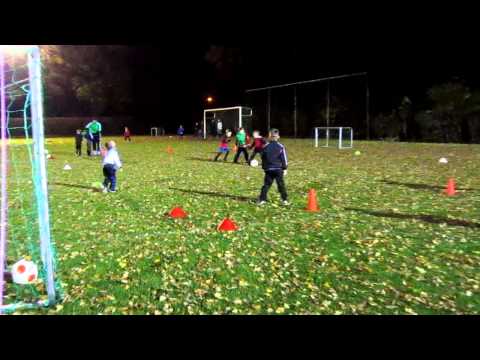 SVS F7 - Training : 2 tegen 2 bij elkaar pionnen omschieten is wisselen (21 nov 2012)