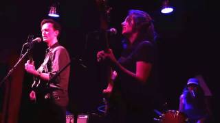 Tim Darcy plays a new song @ The EARL 3/12/17