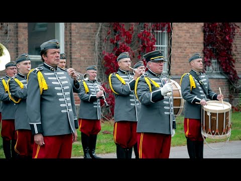 Rakuunasoittokunta ja tenori Jyrki Anttila - Jääkärimarssi