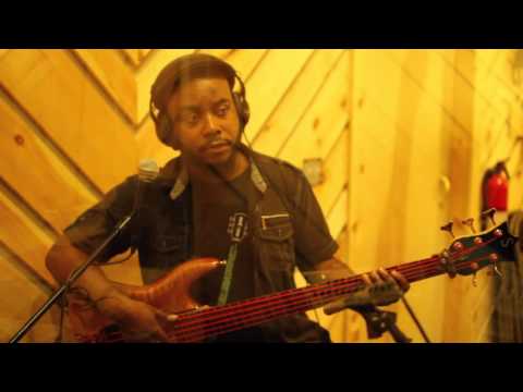 Ameen Saleem - Don't Walk Away (Official Videoclip)