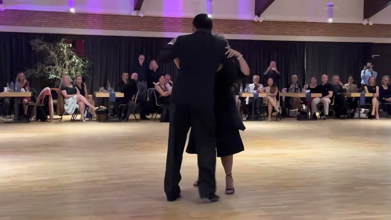 Video thumbnail for Graciela Gonzales y Ezequiel Mendoza - Milonga