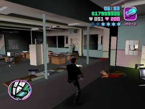 GTA  Vice City - Causing mayhem at the police station | Minigun |