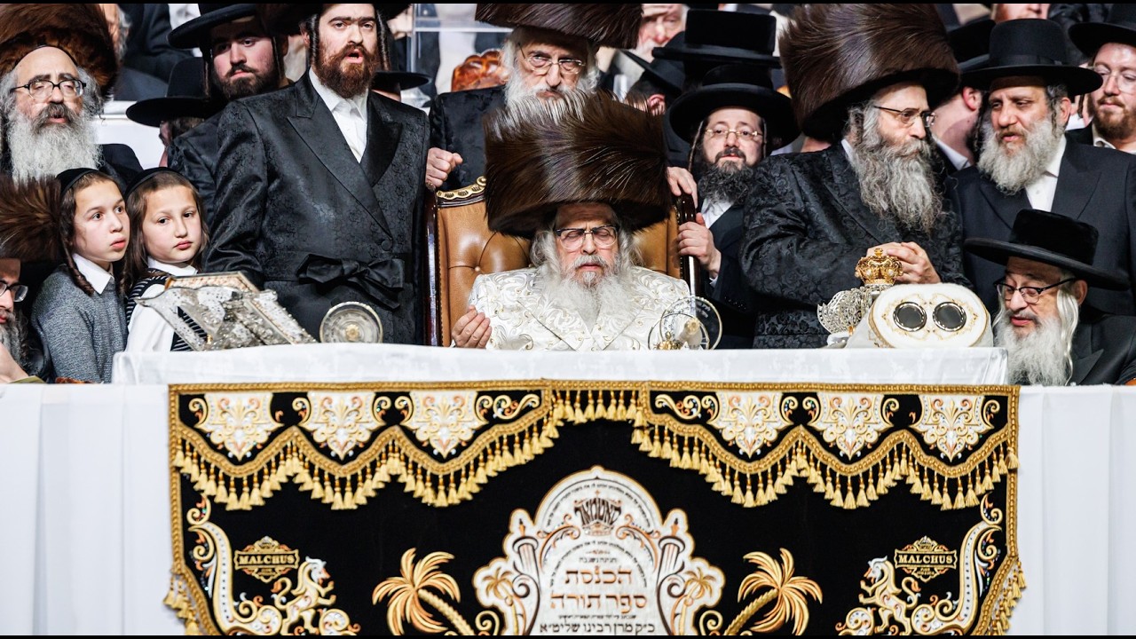 ניגן אהבה רבה אצל מעמד כתיבת ספר תורה של אדמו״ר מסאטמאר ליל ל״ג בעומר תשפ״ו  | 