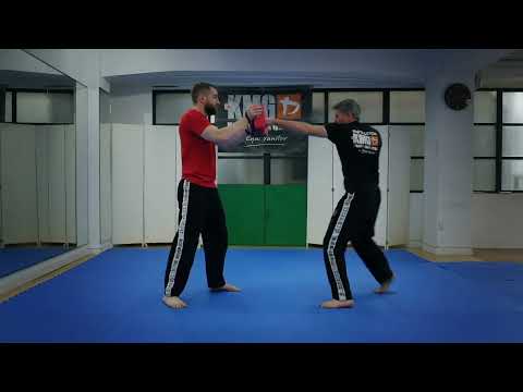 ストレートパンチ（ジャブ＆クロス）のやり方