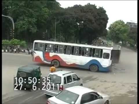 Through red lights - 2 Bus Crash At Intersection