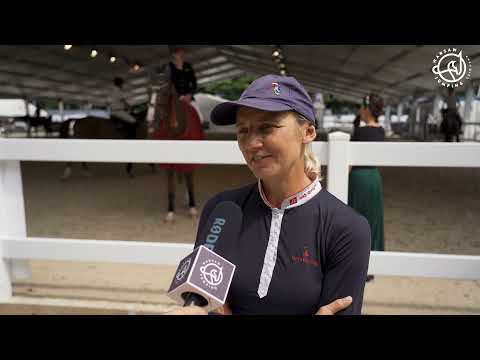 Aleksandra Lusina przed gonitwą pokazową na Torze Służewiec podczas Warsaw Jumping