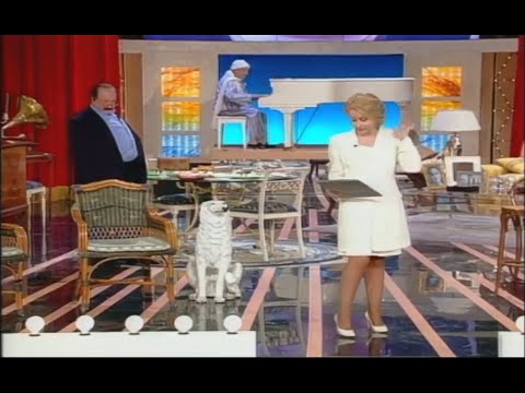 Raffaella Carrà imita Maria De Filippi