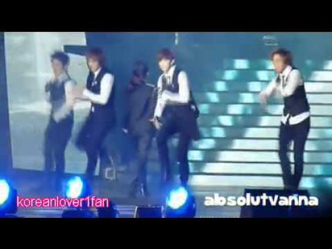 120623 IU BUMPS into THUNDER!XD