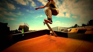 preview picture of video 'SMOOTH RAMPED SLOW MO SKATE HD'