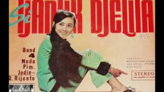 Download lagu Titiek Sandhora 'Girimaja' mp3