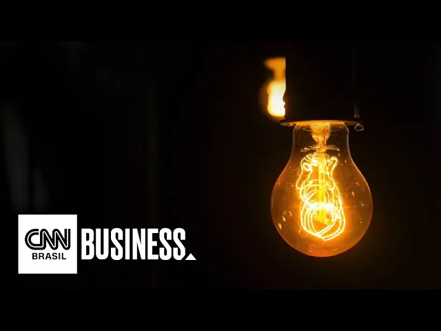 Conta de luz deve ficar R$ 21 mais barata, estima FGV | LIVE CNN