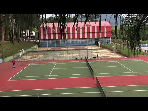 Momentos de uma partida de tênis no CLUBE PLÊIADES