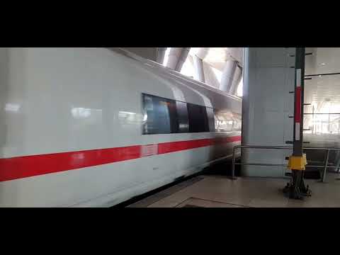 Einfahrt ICE-3 Würzburg in Frankfurt Flughafen Fernbahnhof auf Gleis 4
