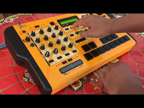 Immagine E-MU Systems XL-7 Command Station 128-Voice Synthesizer 2001 - Yellow / Black - 13