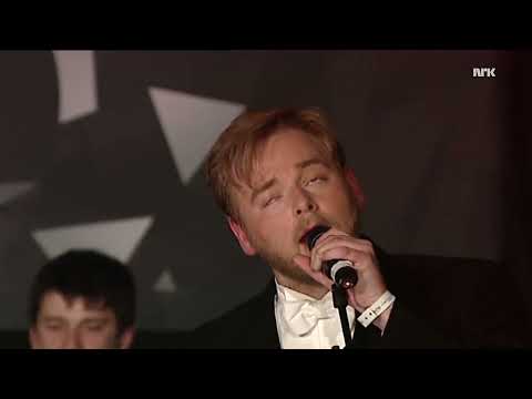 Radioresepsjonen Synger KilekonkuranseJinglen med KORK på Rockefeller