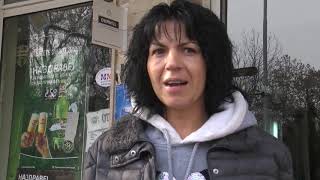 Хладилна витрина пред магазин събира храна за бедни