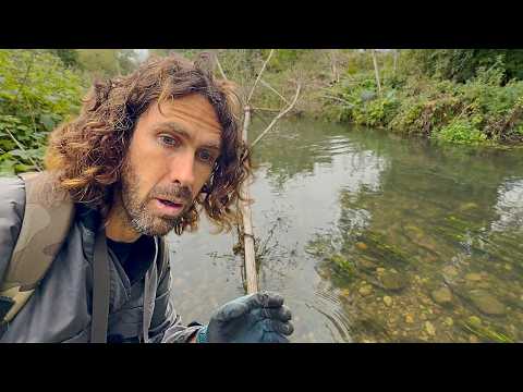 Abbiamo trovato un vecchio fiume completamente pieno di antichi manufatti