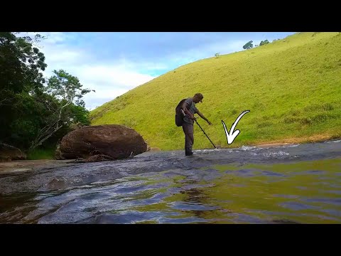 UTILIZANDO DETECTOR de METAIS para ENCONTRAR OURO e TESOUROS PERDIDOS