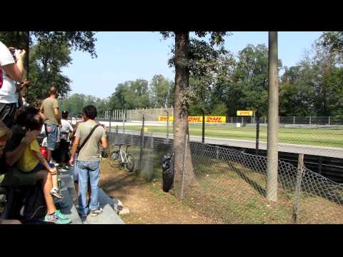 F1 Monza 2011 - Lesmo - INCREDIBLE SOUND