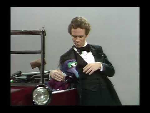 The￼ Muppet Show - 103: Joel Grey - Gonzo’s Stunt: Automobile (1976)
